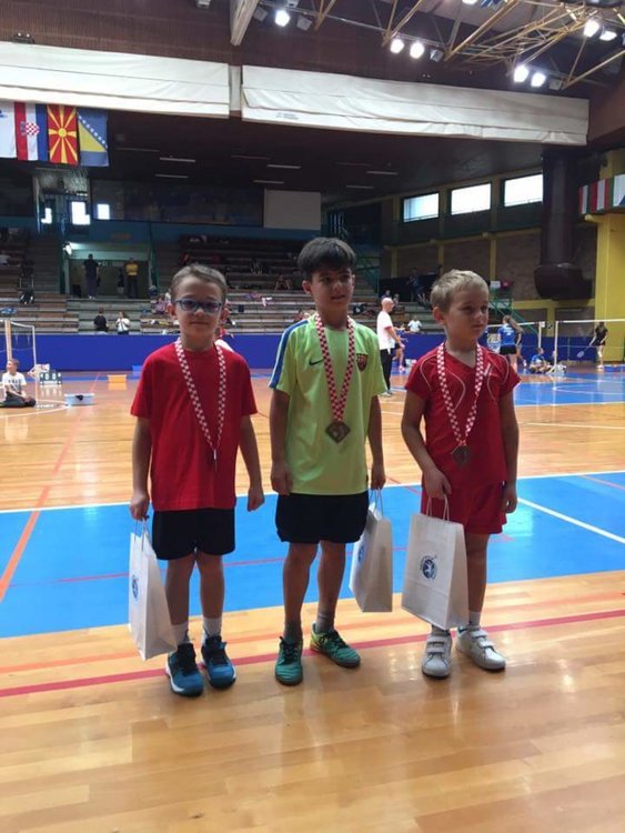 С куп медали се окичиха бадминтонистите ни, Станимир стана "състезател на турнира"