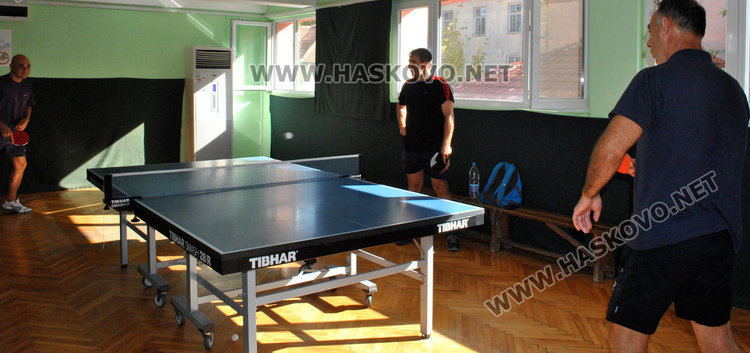 Пожарникари в турнир по тенис на маса за професионалния си празник