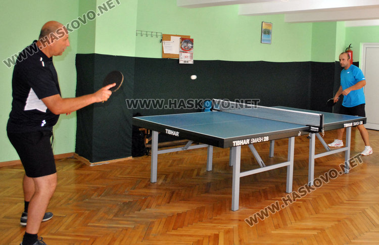 Пожарникари в турнир по тенис на маса за професионалния си празник