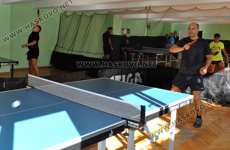 Пожарникари в турнир по тенис на маса за професионалния си празник