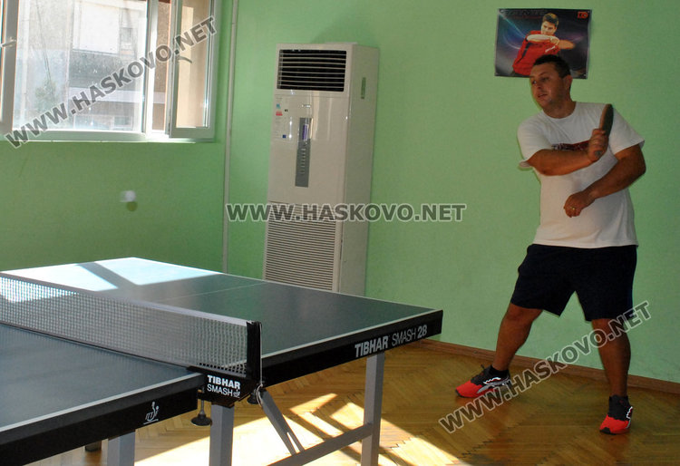 Пожарникари в турнир по тенис на маса за професионалния си празник