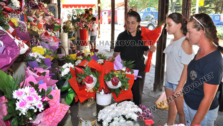 Вял интерес към цветята за училище, хасковлии даряват за болни деца