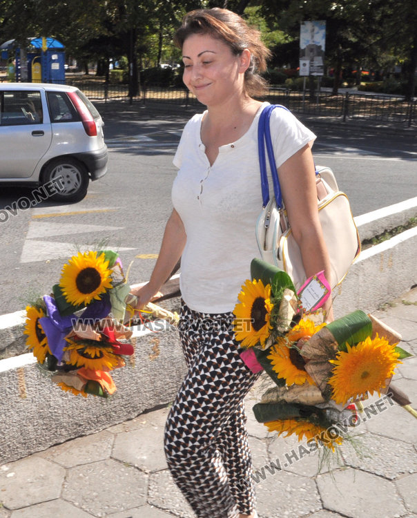 Вял интерес към цветята за училище, хасковлии даряват за болни деца