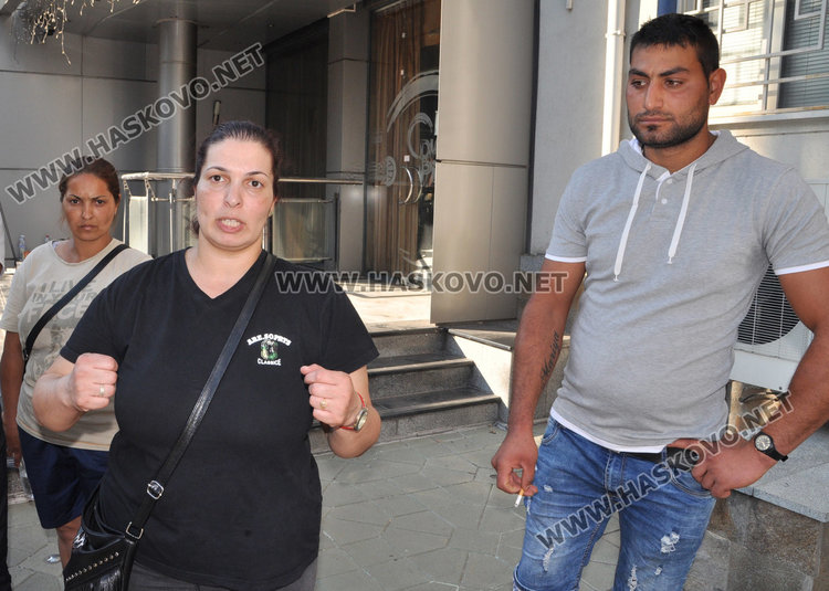 Майката Албена Славчева обяснява как полицаите са били сина й