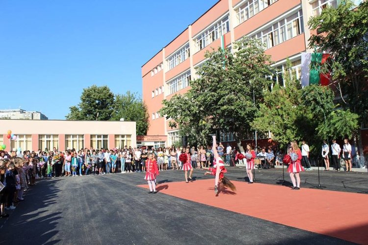 Въведоха иновативно обучение за 1-ви и 5-ти клас в ОУ „П. Славейков“