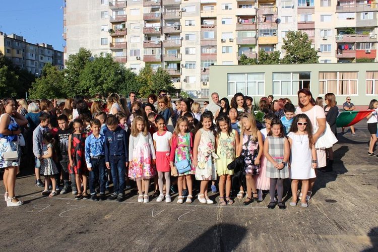Най-много първокласници в Димитровград посрещна ОУ „Алеко Константинов“
