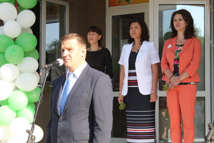 ПМГ получи терен за изграждане на еко-класна стая от областния управител