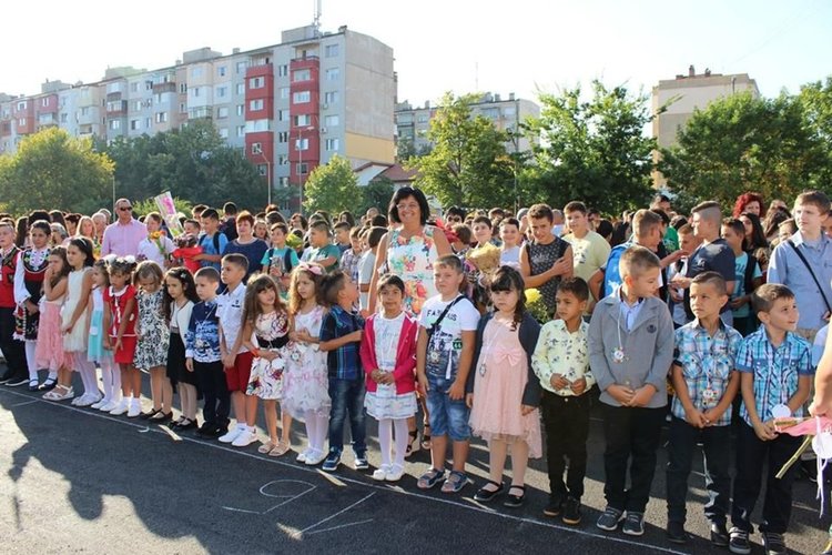 Най-много първокласници в Димитровград посрещна ОУ „Алеко Константинов“