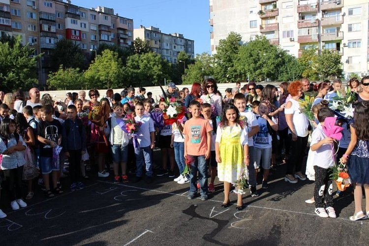 Най-много първокласници в Димитровград посрещна ОУ „Алеко Константинов“