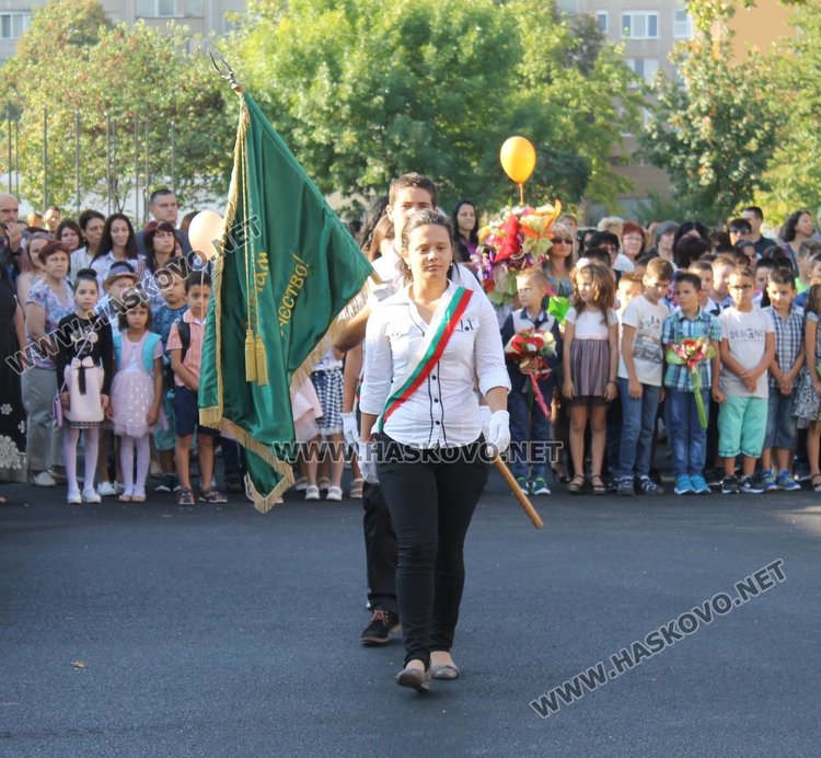 Каравеловци набраха 603 лв. за болни деца в първия учебен ден