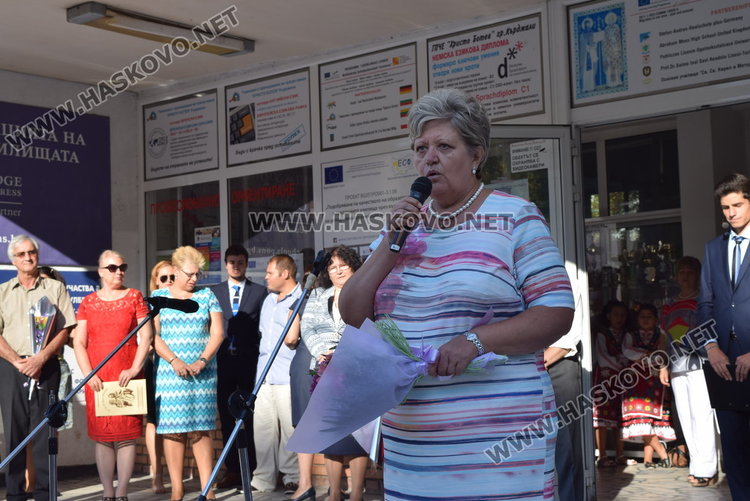 Първите първокласници в униформи в областта прекрачиха училищния праг