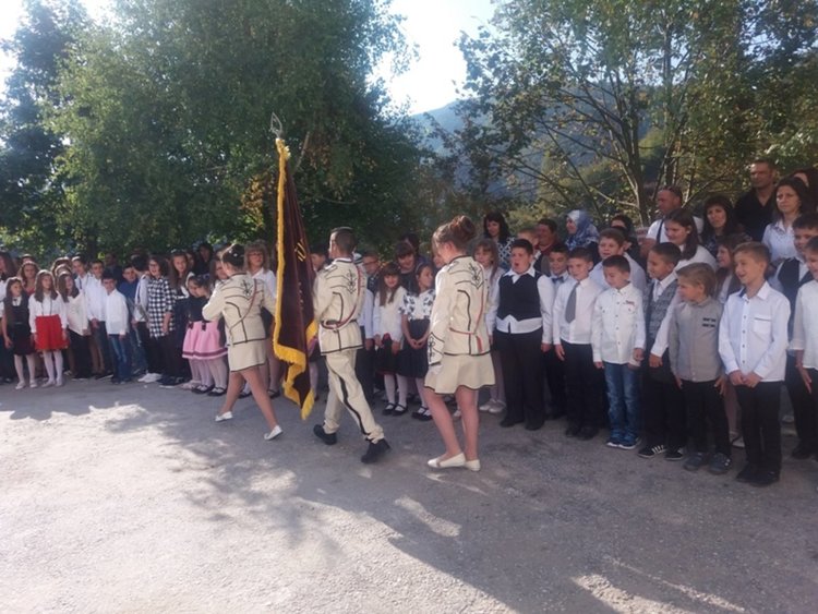 С нова спортна площадка започна учебната година в смолянското село Търън