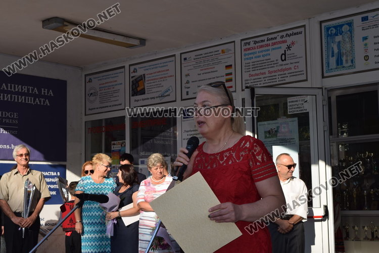 Първите първокласници в униформи в областта прекрачиха училищния праг