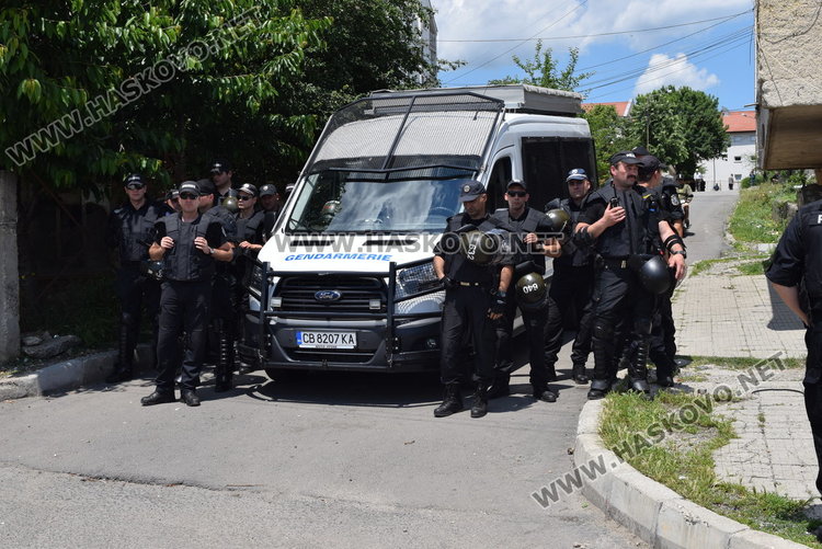 120 полицаи пазят бъдещето ни в първия учебен ден в Кърджалийско