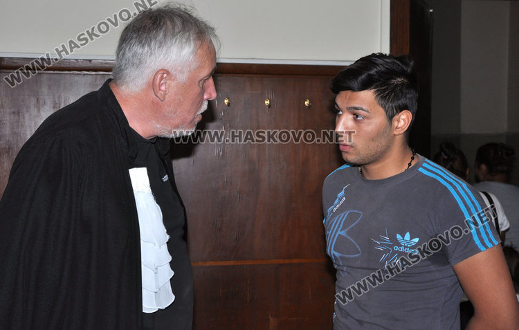 Славчо с адвоката си Георги Зарчев