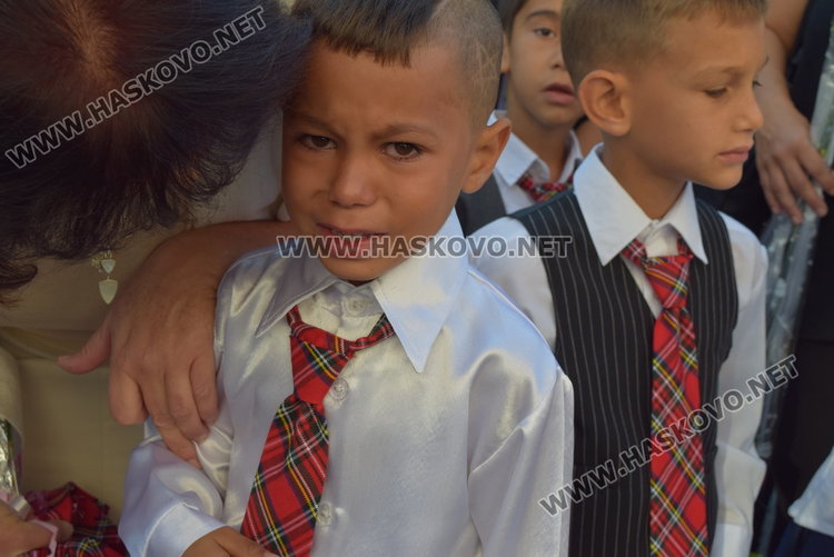 Първите първокласници в униформи в областта прекрачиха училищния праг