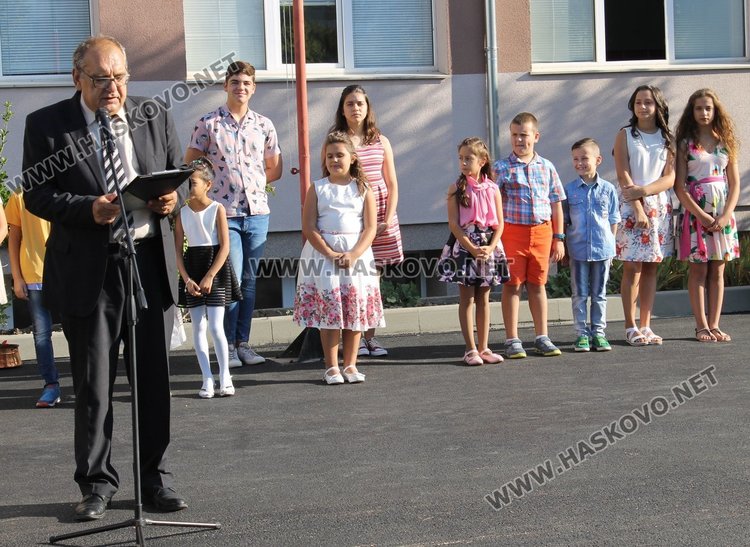 Каравеловци набраха 603 лв. за болни деца в първия учебен ден