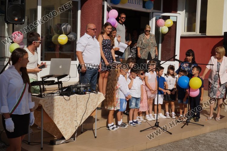 Със 7 нови паралелки започна учебната година в Гимназията по туризъм