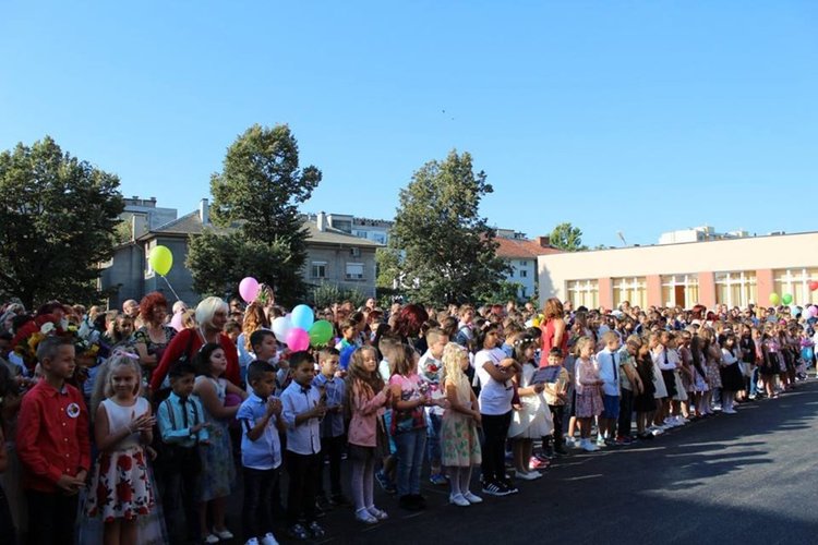 Въведоха иновативно обучение за 1-ви и 5-ти клас в ОУ „П. Славейков“
