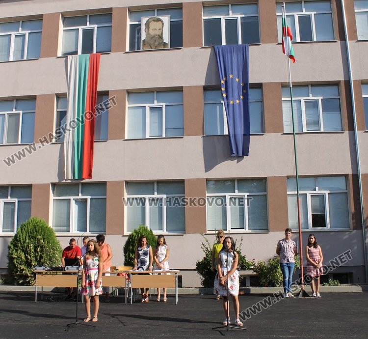 Каравеловци набраха 603 лв. за болни деца в първия учебен ден