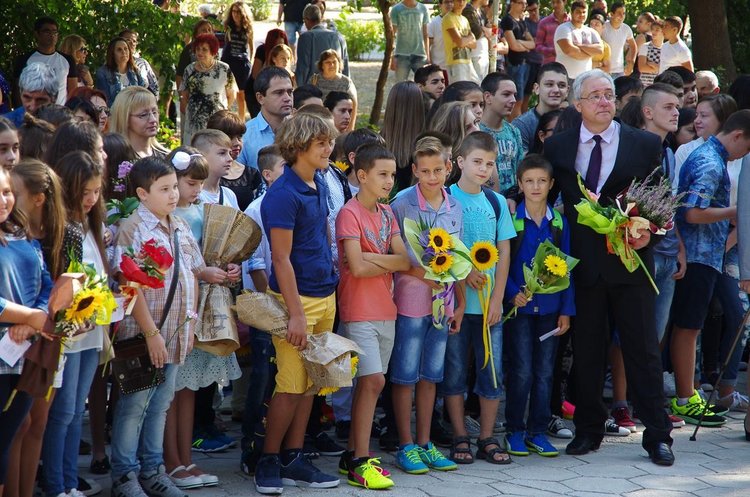 В ПМГ Иван Вазов посрещнаха 470 ученици на 15 септември