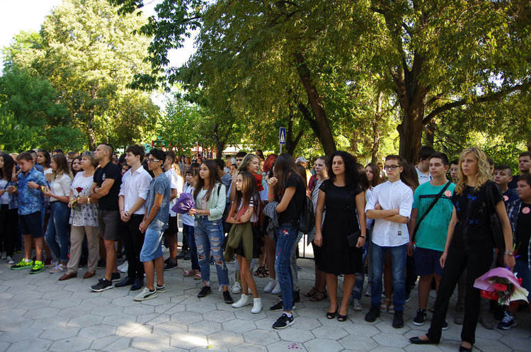 В ПМГ Иван Вазов посрещнаха 470 ученици на 15 септември