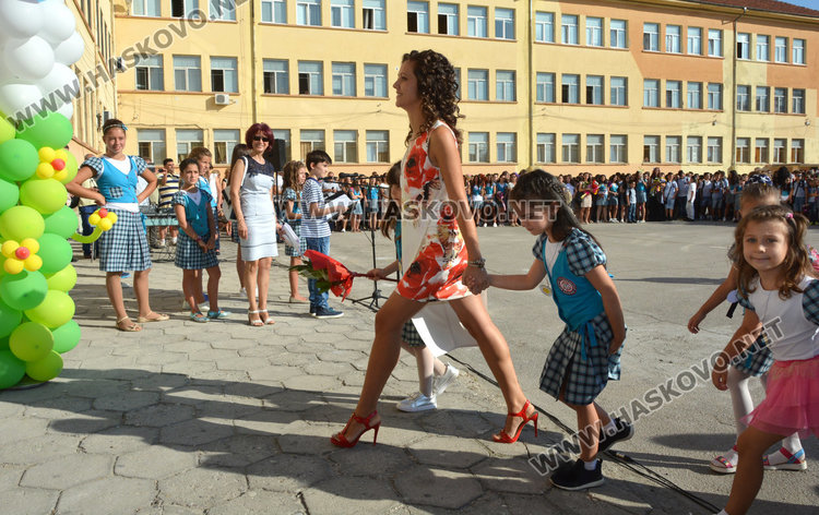 2143 първолаци на училище в Хасковско днес