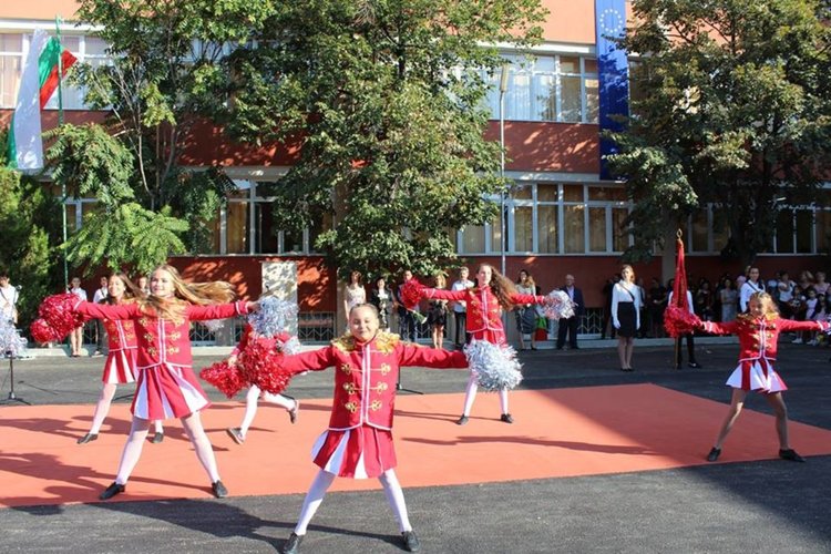 Въведоха иновативно обучение за 1-ви и 5-ти клас в ОУ „П. Славейков“