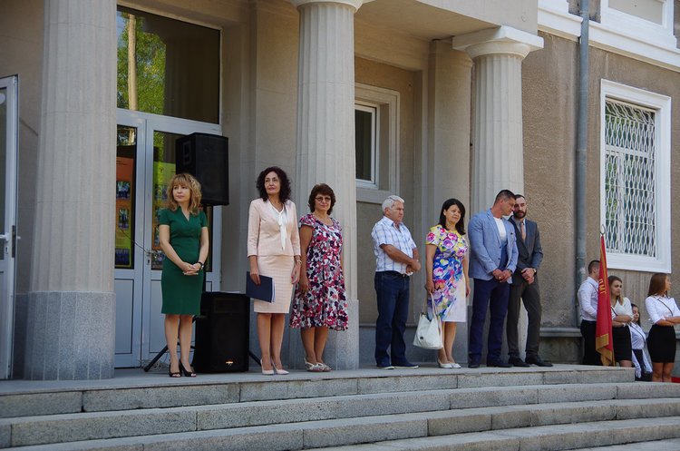 В ПМГ Иван Вазов посрещнаха 470 ученици на 15 септември