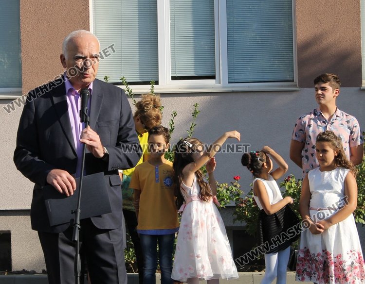 Каравеловци набраха 603 лв. за болни деца в първия учебен ден