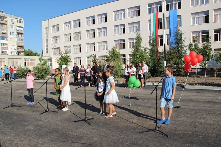 Най-много първокласници в Димитровград посрещна ОУ „Алеко Константинов“