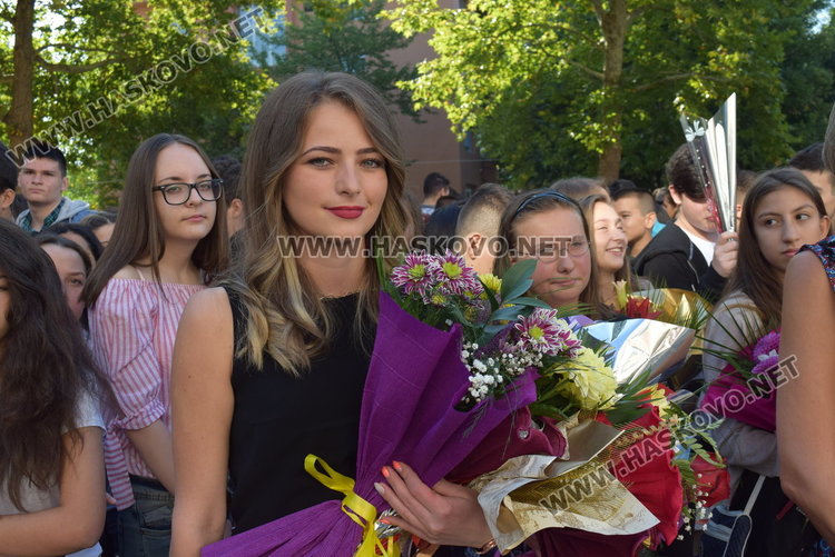 Първите първокласници в униформи в областта прекрачиха училищния праг