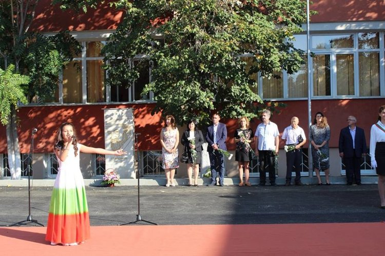 Въведоха иновативно обучение за 1-ви и 5-ти клас в ОУ „П. Славейков“