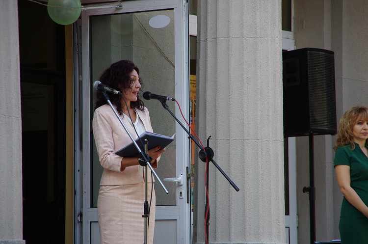 В ПМГ Иван Вазов посрещнаха 470 ученици на 15 септември