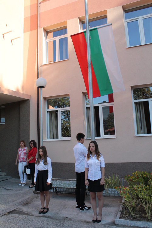 ПМГ получи терен за изграждане на еко-класна стая от областния управител