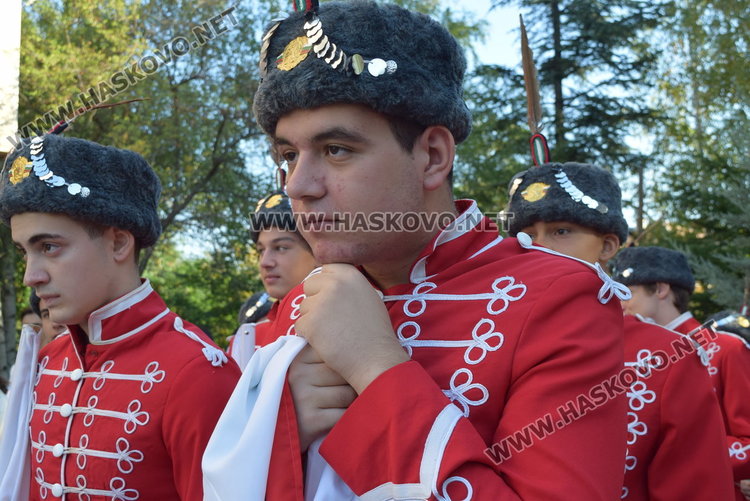 Първите първокласници в униформи в областта прекрачиха училищния праг