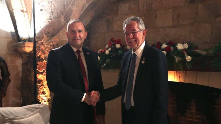 Румен Радев защити правото ни на Шенген пред Ван дер Белен