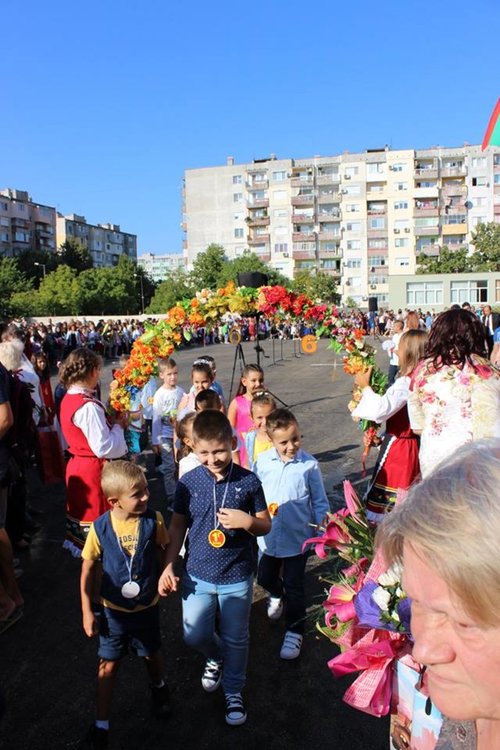 Най-много първокласници в Димитровград посрещна ОУ „Алеко Константинов“