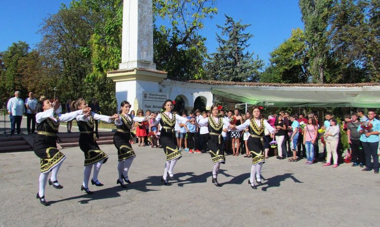 Наградиха богоровци за високи постижения в първия учебен ден