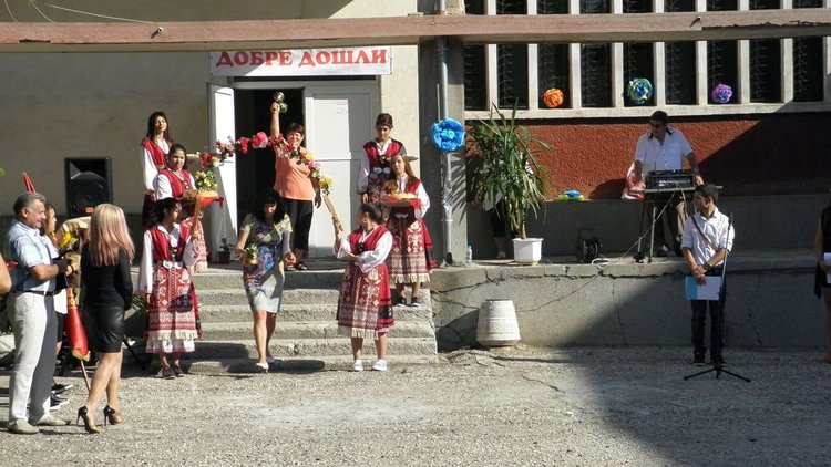 С 264 ученици стартира учебната година в Професионалната гимназия