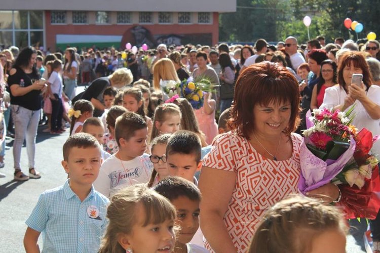 Въведоха иновативно обучение за 1-ви и 5-ти клас в ОУ „П. Славейков“