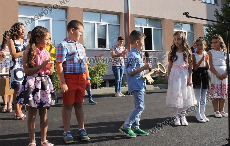 Каравеловци набраха 603 лв. за болни деца в първия учебен ден