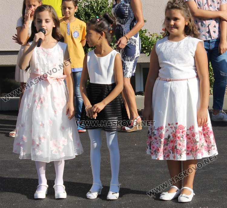 Каравеловци набраха 603 лв. за болни деца в първия учебен ден