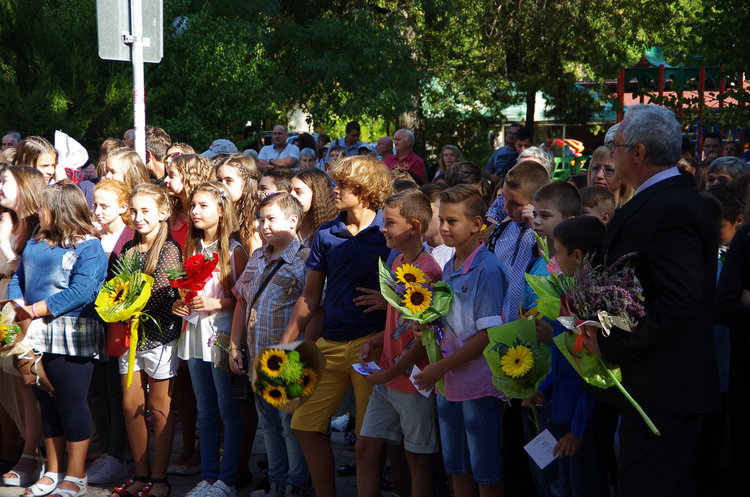 В ПМГ Иван Вазов посрещнаха 470 ученици на 15 септември