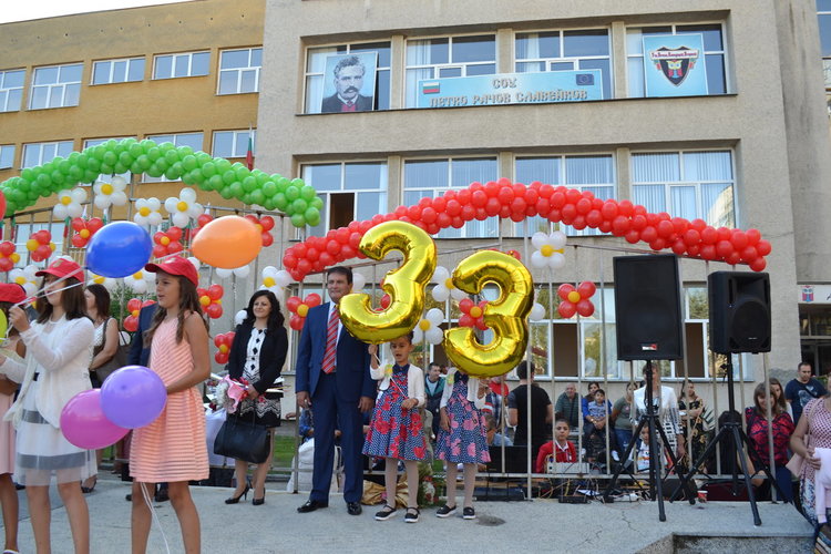 Щастливи деца и мистични числа откриха учебната година в „Славейков“