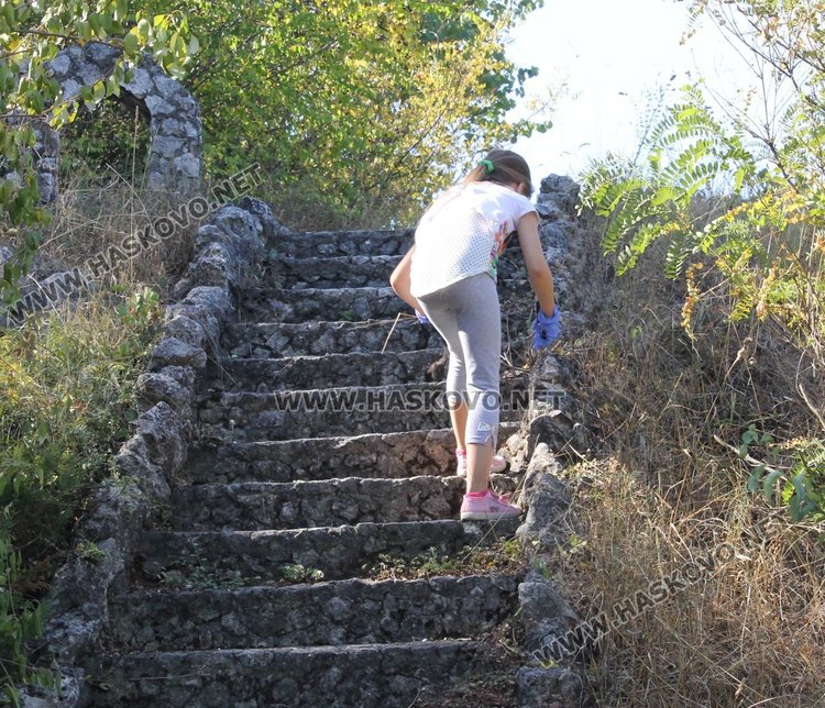 Димитровградчани обновиха детския кът в парк „Пеньо Пенев“