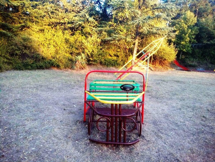 Димитровградчани обновиха детския кът в парк „Пеньо Пенев“