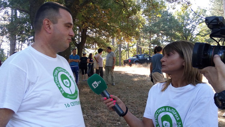 Областният управител поведе 65 доброволци, събраха 100 чувала отпадъци