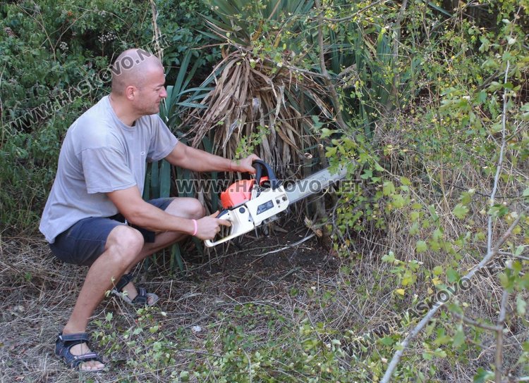 Димитровградчани обновиха детския кът в парк „Пеньо Пенев“
