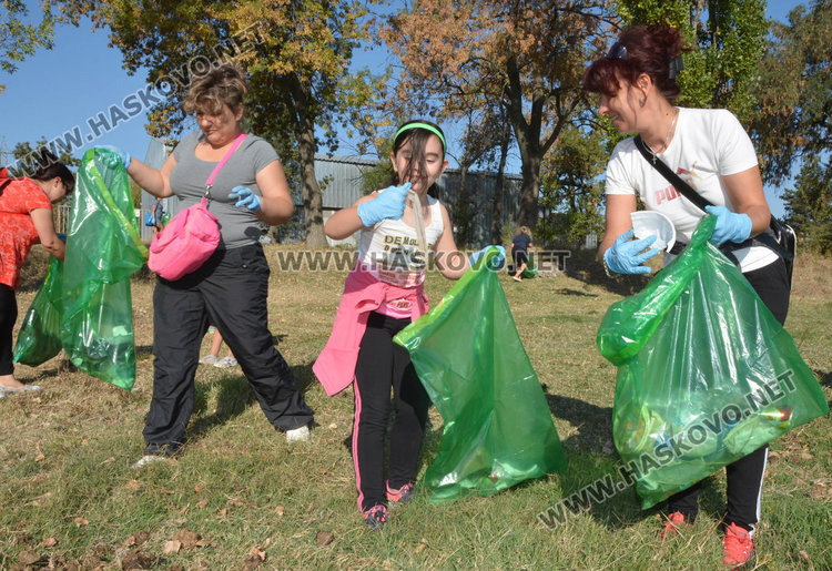 Над 300 се включиха в почистването на Хасково